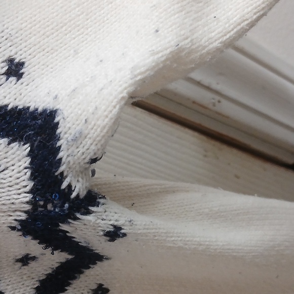 Navy and Off White Patterned Sweater Size Large - Picture 7 of 10
